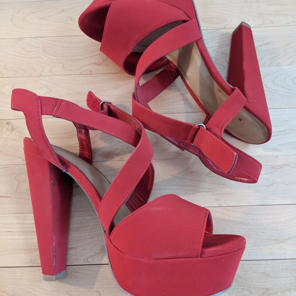 Cherry Red Pin-Up Platform Heels - Picture 5 of 6